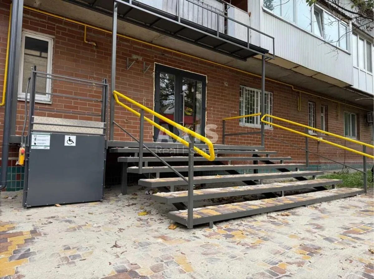 Trade object vul. Solovcova Mykoly 6, 30m2604402