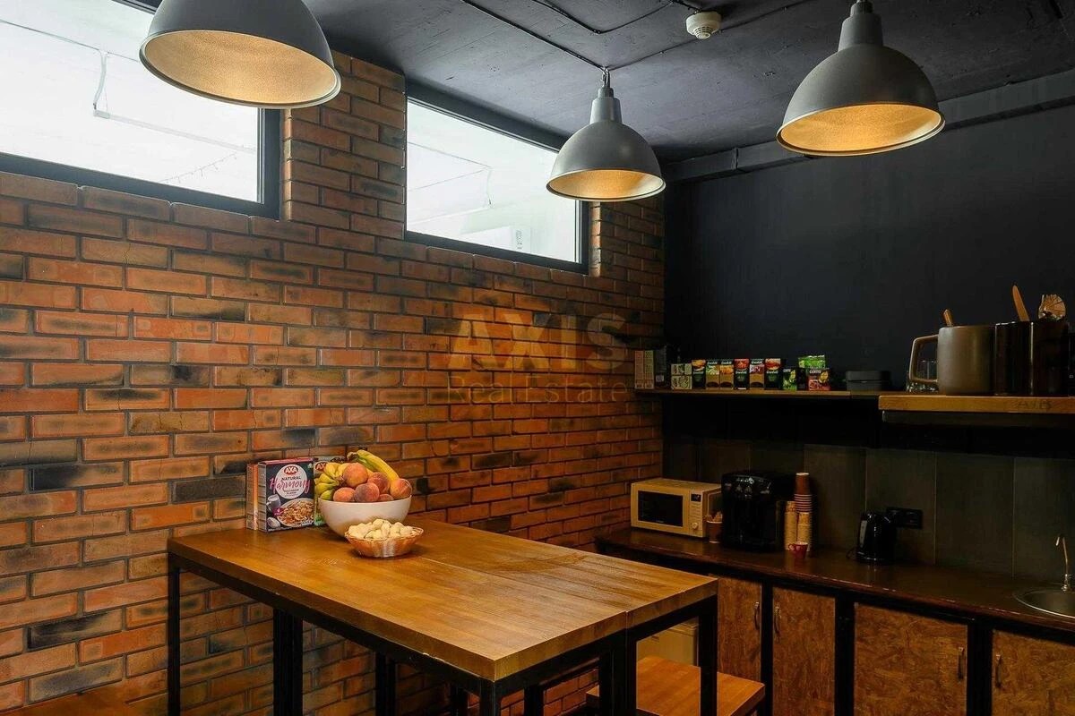 Office vul. Sichovyh Stril'civ 84, 247m27102010