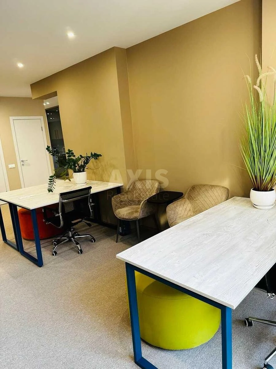 Office vul. Kudri Ivana 1, 120m2646331