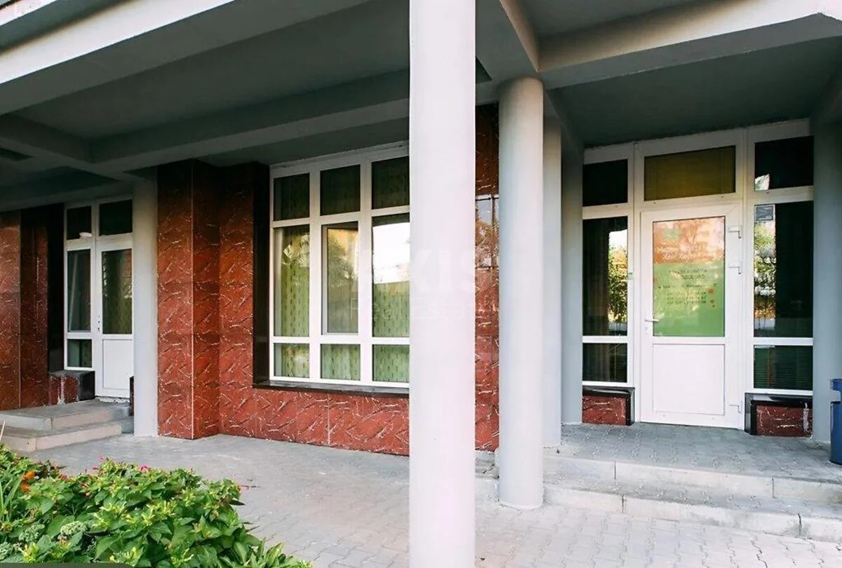 Об'єкт торгівлі вул. Михайла Максимовича 3Г, 210м2