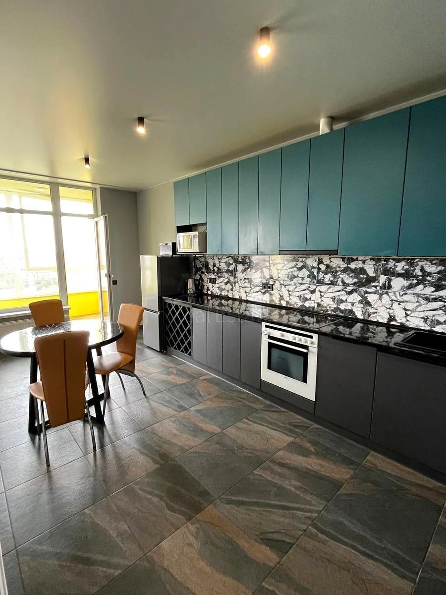 3k apartment vul. Radchenka Petra 1070404
