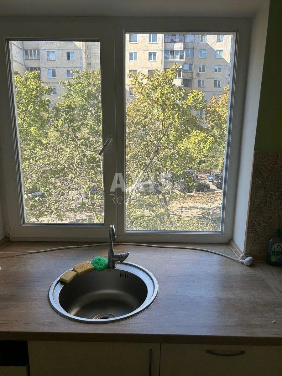 2k apartment vul. Pryozerna Десять вольт418101