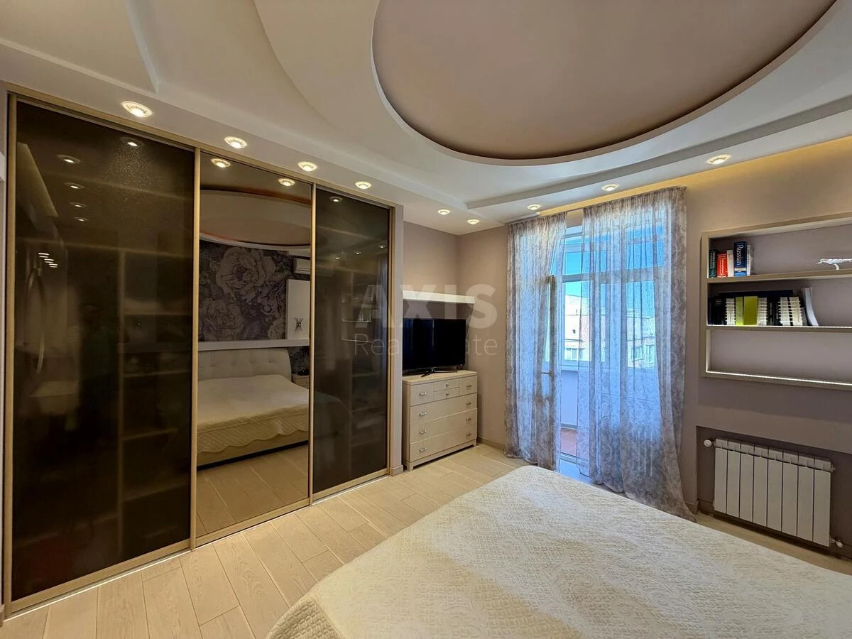 3k apartment vul. Urlivs'ka 4А7032315