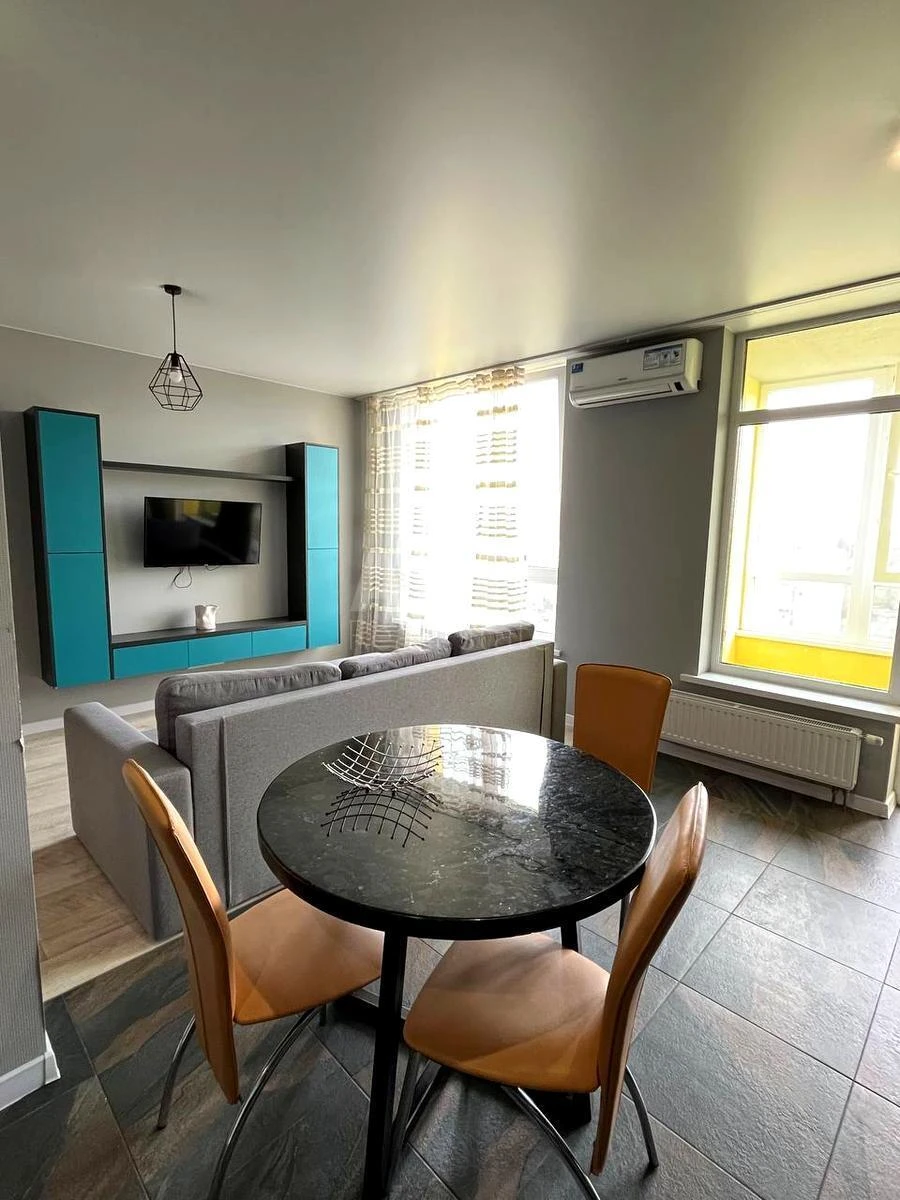3k apartment vul. Radchenka Petra 10704041