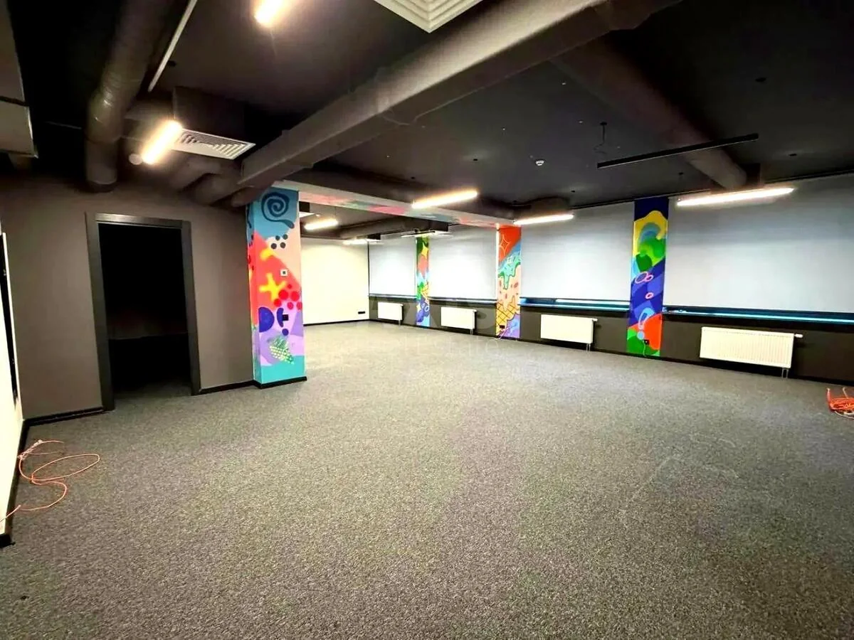 Office vul. Saksagans'kogo 53/80, 561m2