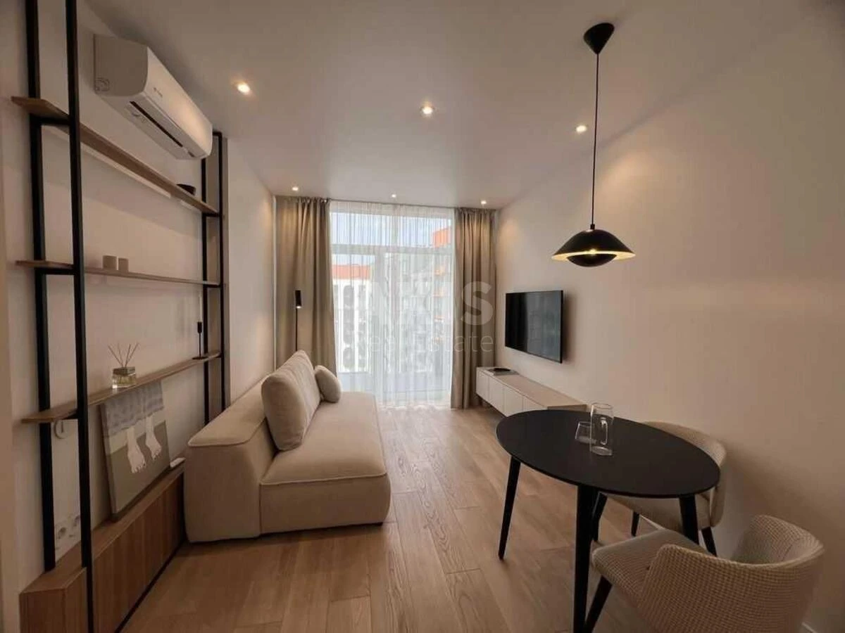 1k apartment vul. Brativ Shemetiv 10/8649293