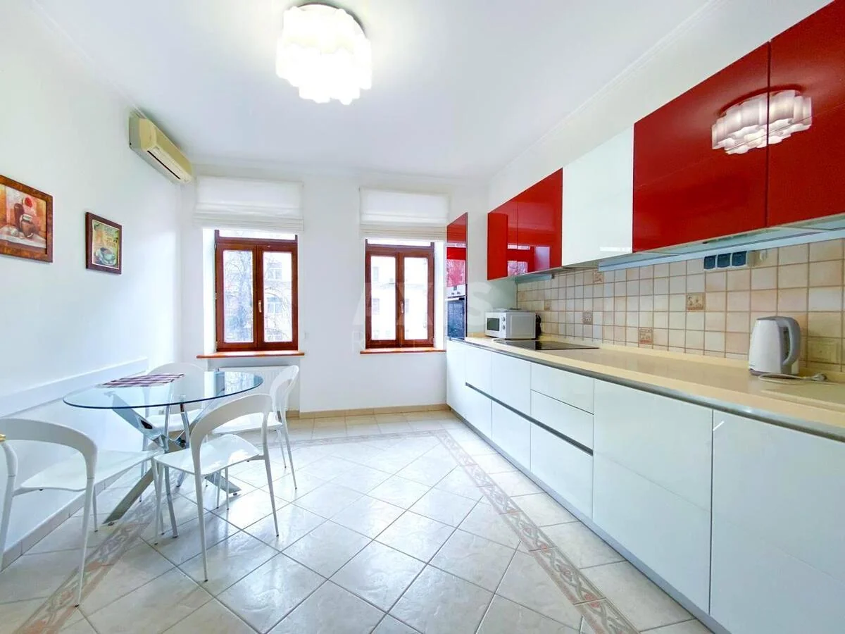 4k apartment vul. Hmel'nyc'kogo Bogdana 80