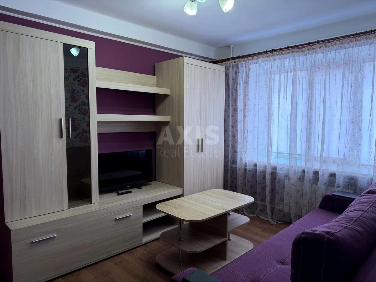 2k apartment pr-t Berestejskij 22699240