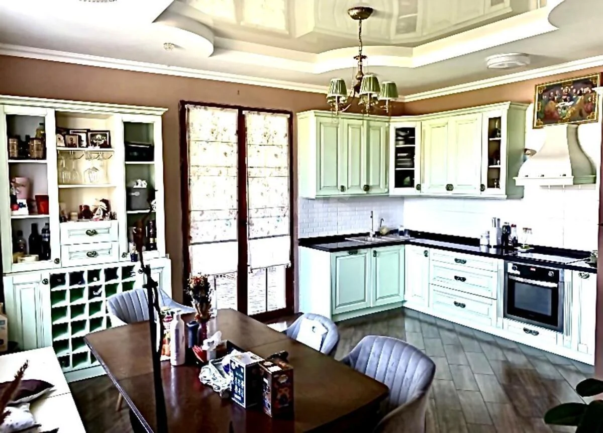 Дoм ул. Луговая, 270м2, город Киев