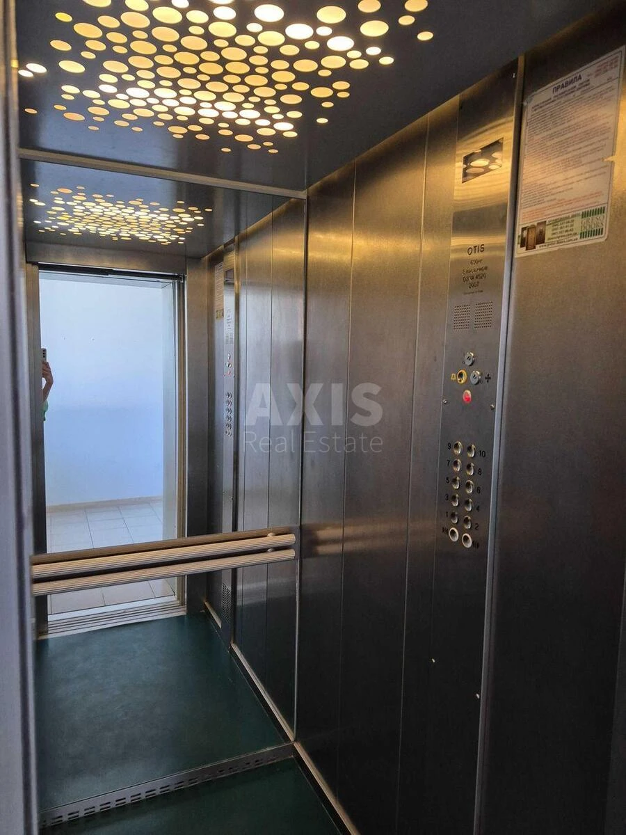 Office vul. Velyka Vasyl'kivs'ka 57/3, 623m2672339