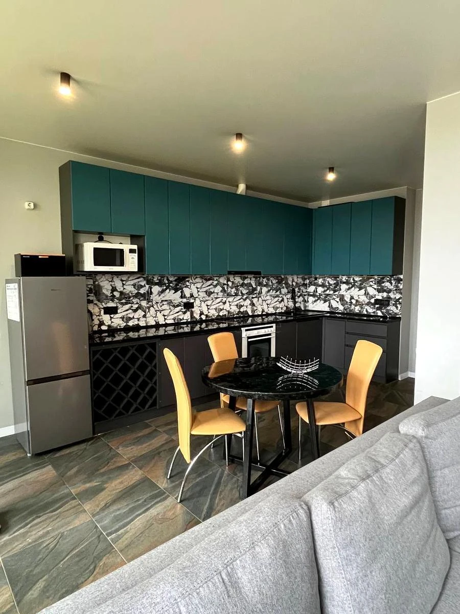 3k apartment vul. Radchenka Petra 10704042