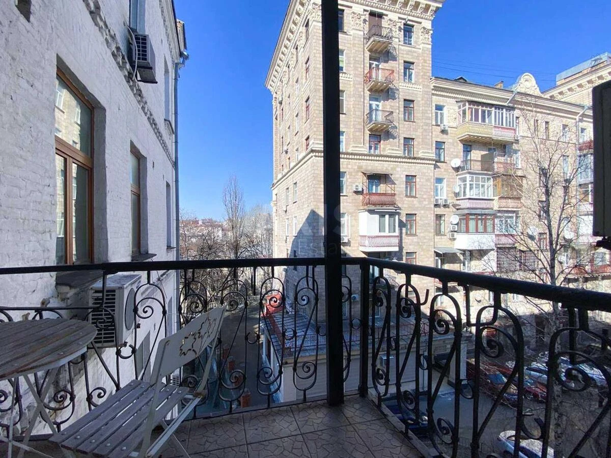 4k apartment vul. Ljuterans'ka 7/10670689