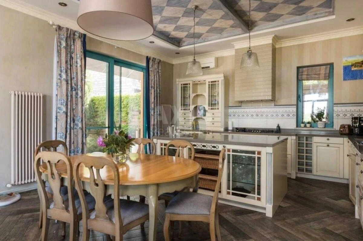 Дoм ул. Локомативная, 340м2, город Киев6402221