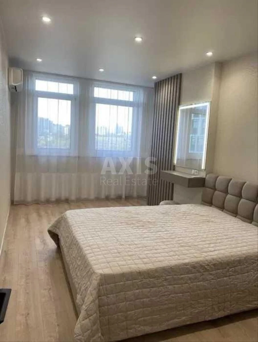 1k apartment pr-t Berestejskij 11692850