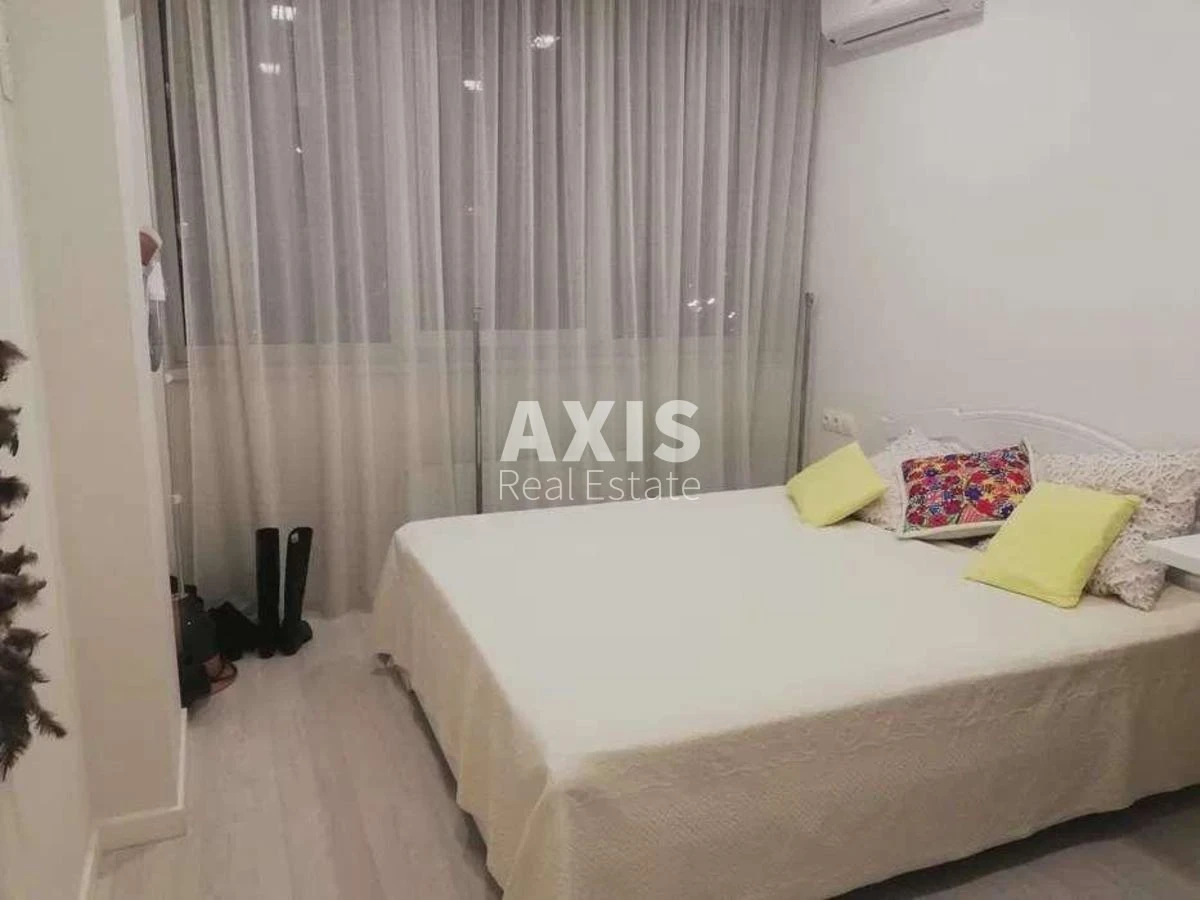 3k apartment vul. Sverstjuka Jevgena 4293143
