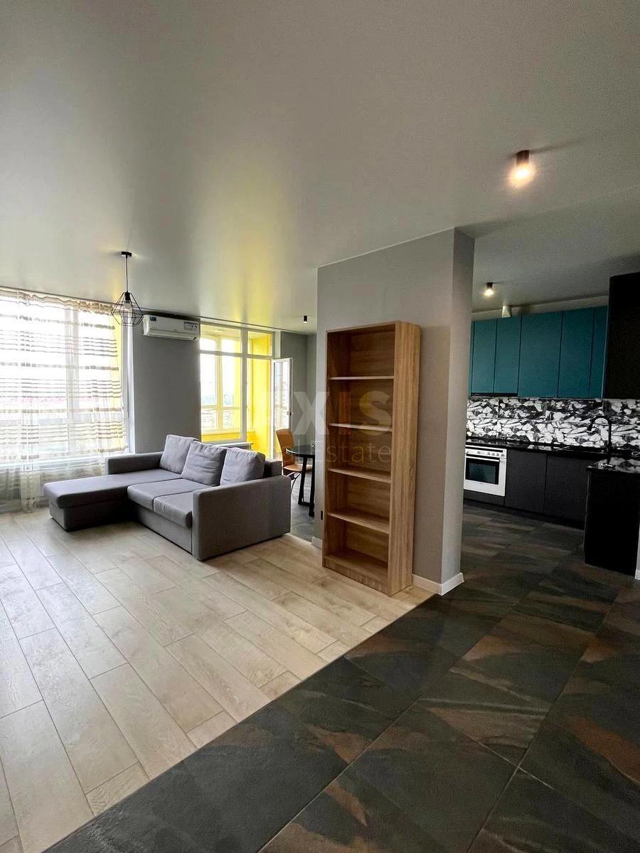 3k apartment vul. Radchenka Petra 10704043