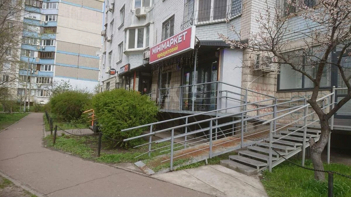 Trade object vul. Ahmatovoi' Anny 9/18, 53m2598530