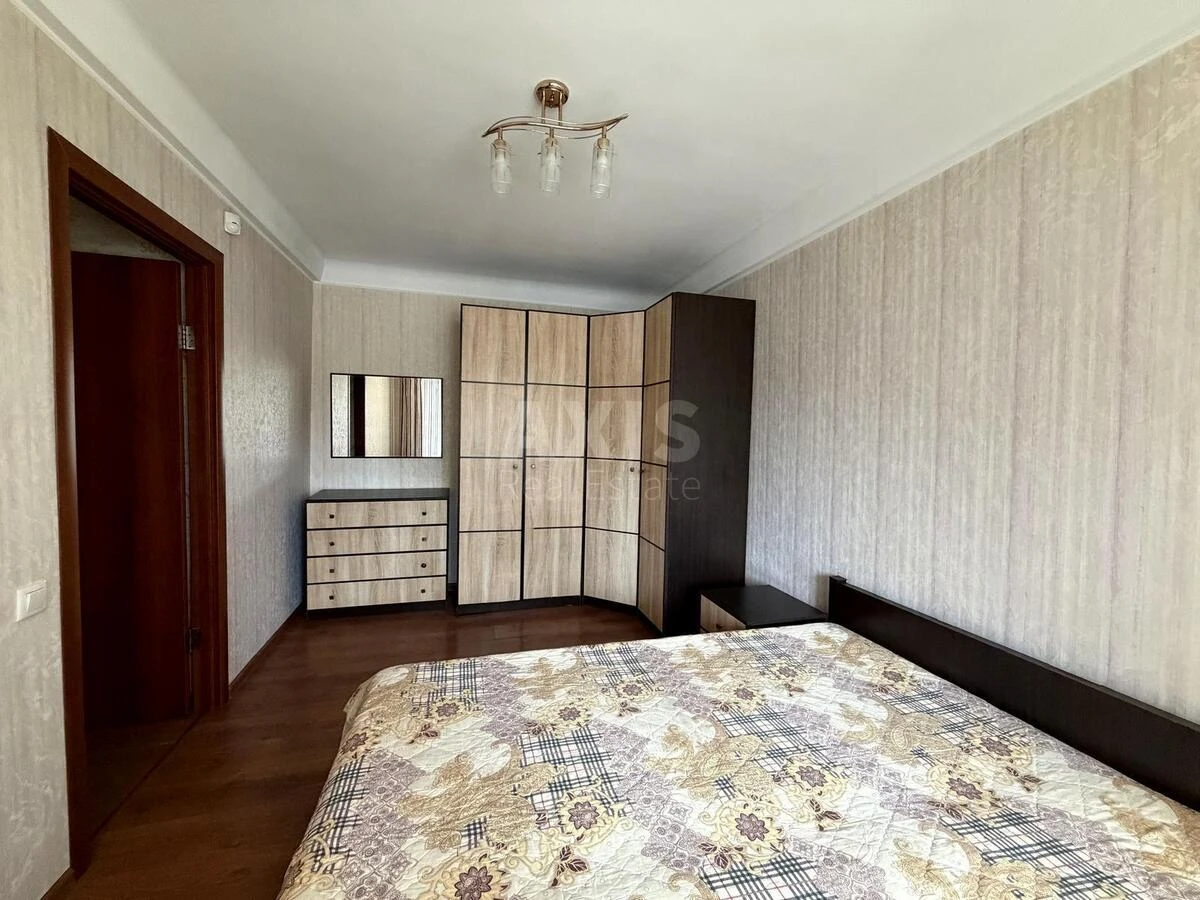 2k apartment pr-t Berestejskij 22699242