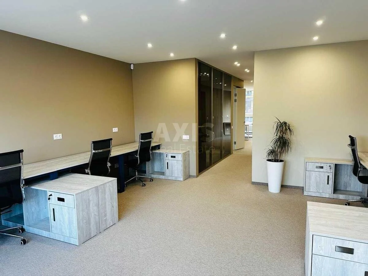 Office vul. Kudri Ivana 1, 120m2646337