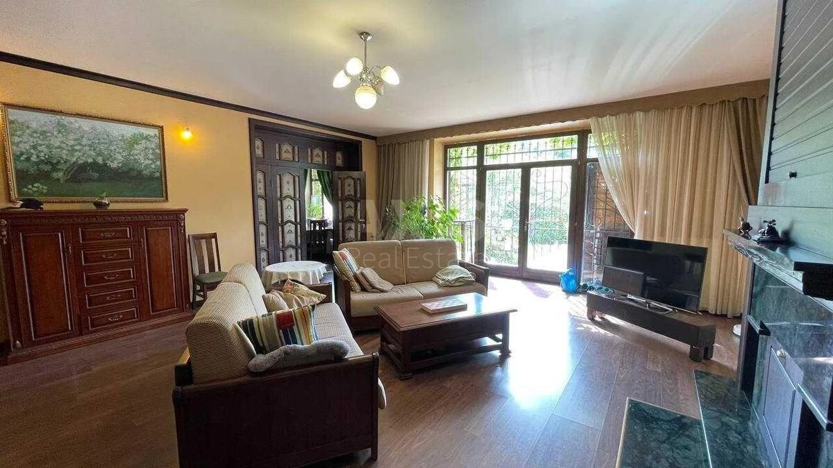 House vul. Kvitky-Osnov'janenka, 244m2, Kyiv city46726