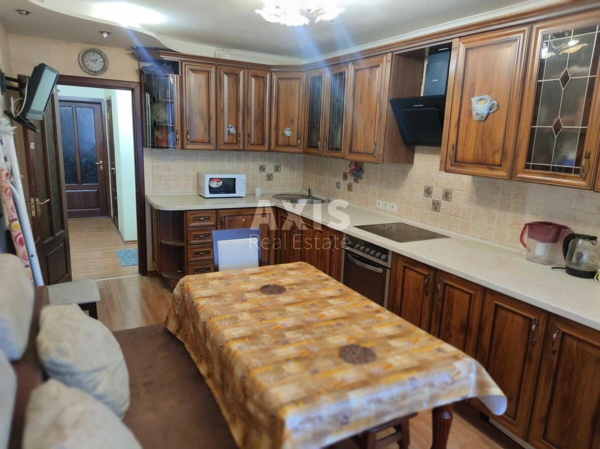 3k apartment pl. Svjatoshyns'ka 157029