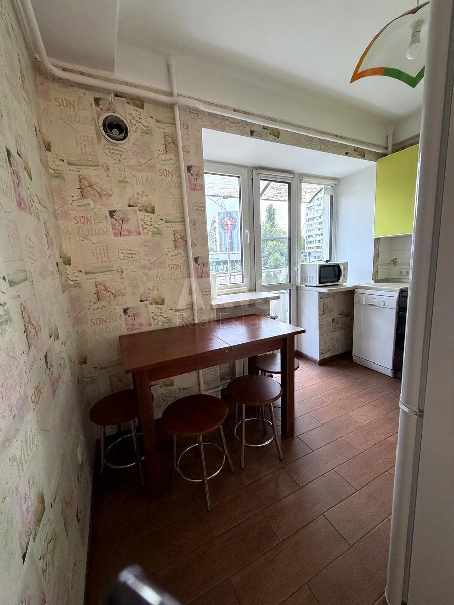 2k apartment pr-t Berestejskij 22699245