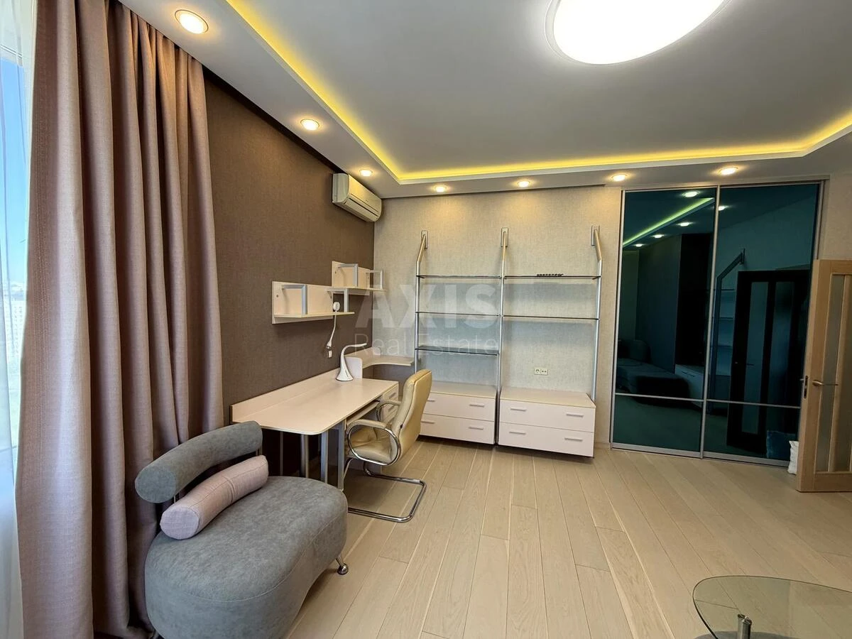 3k apartment vul. Urlivs'ka 4А7032321