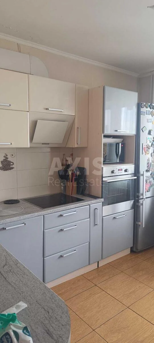 2k apartment vul. Vyshnjakivs'ka 19/19