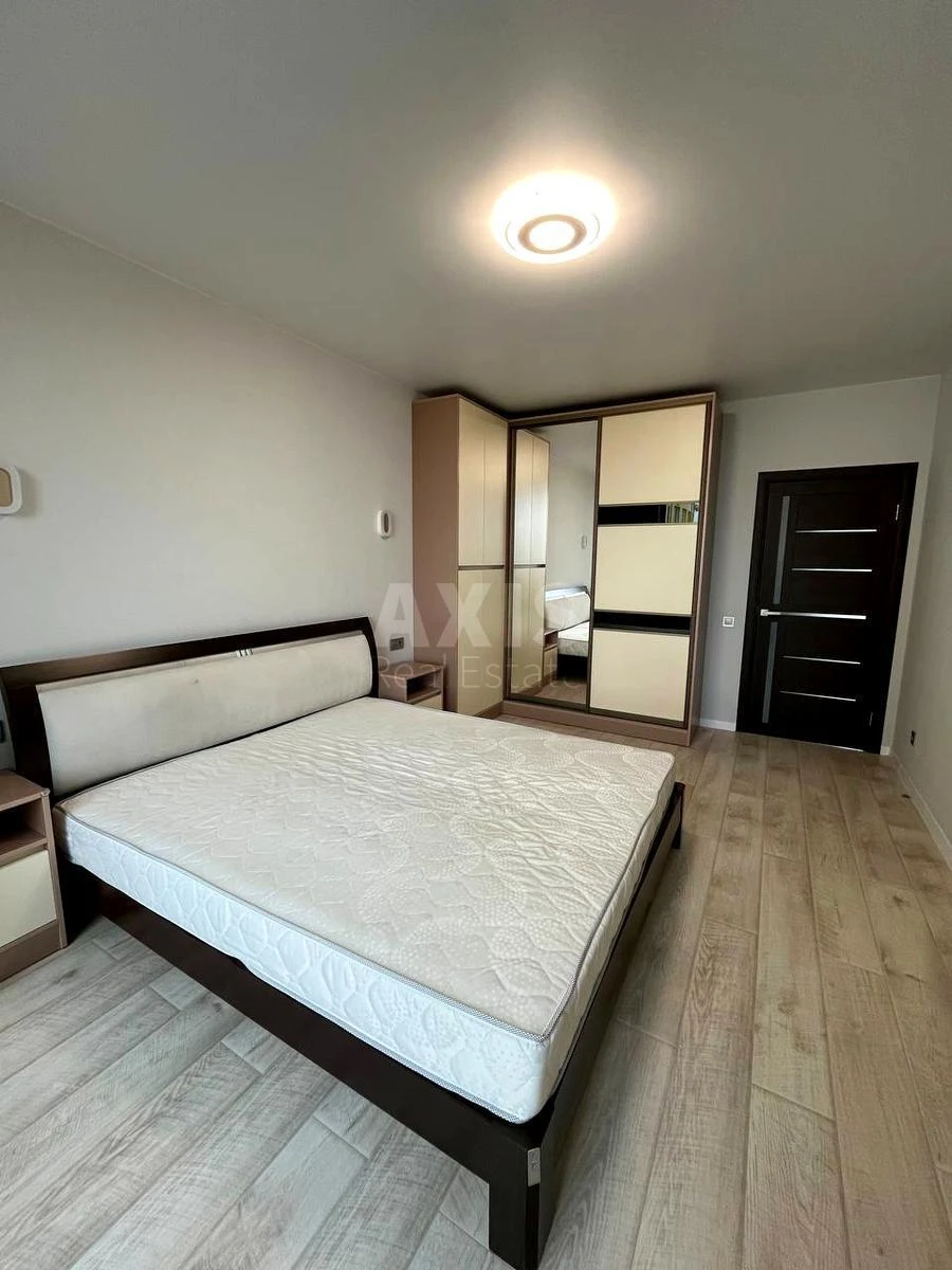 3k apartment vul. Radchenka Petra 10704048