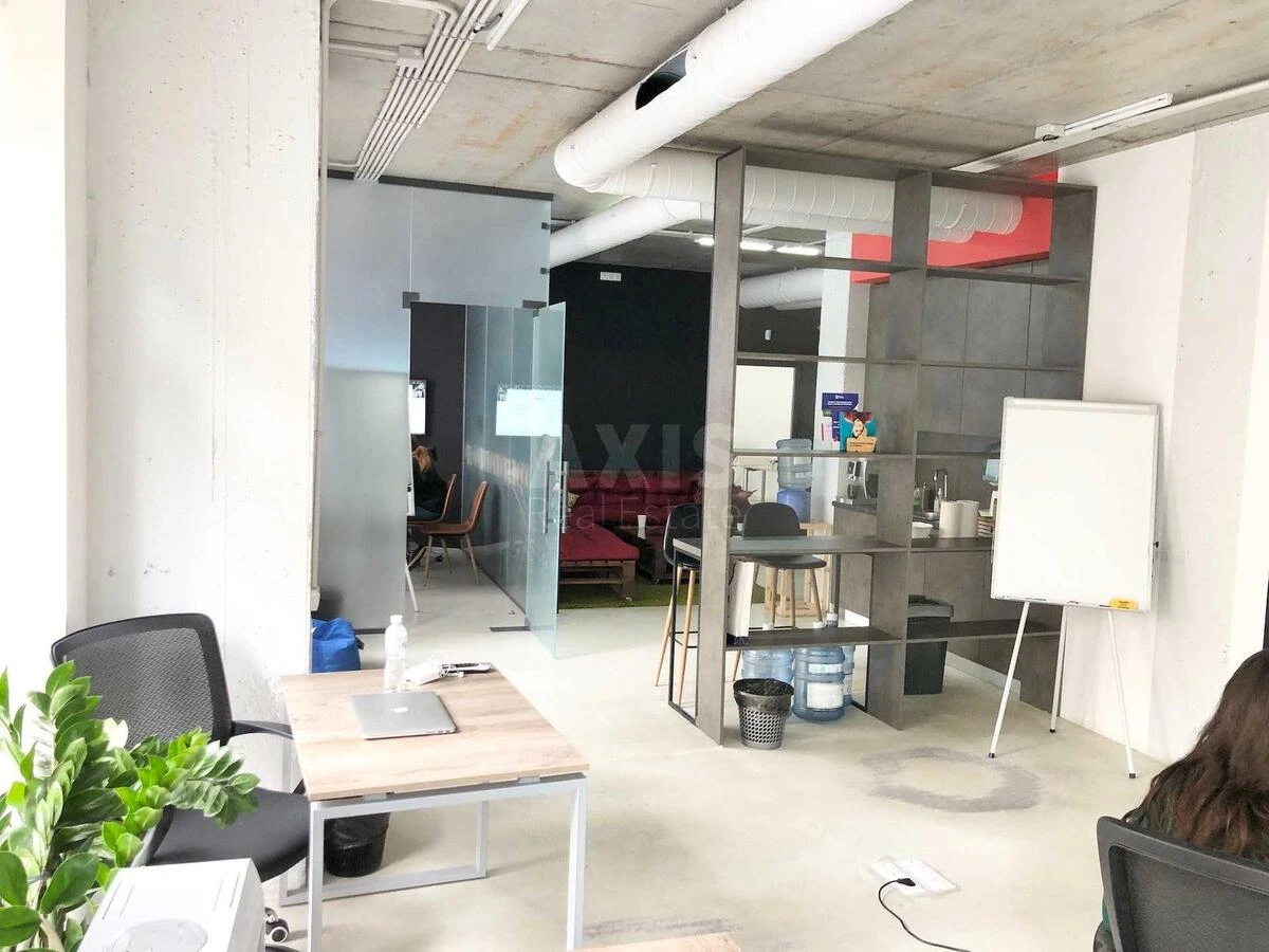 Office vul. Vozdvyzhens'ka 51А, 135m26801911