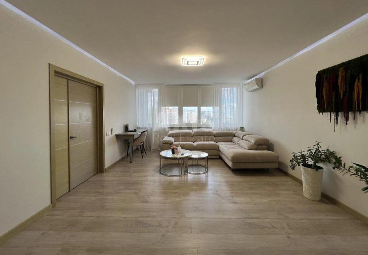 3k apartment vul. Yulia Zdanovska 71Г663893