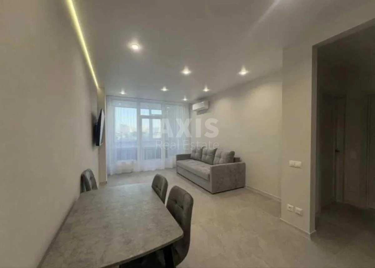 1k apartment pr-t Berestejskij 11692852