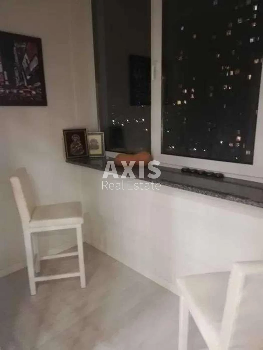 3k apartment vul. Sverstjuka Jevgena 4293145