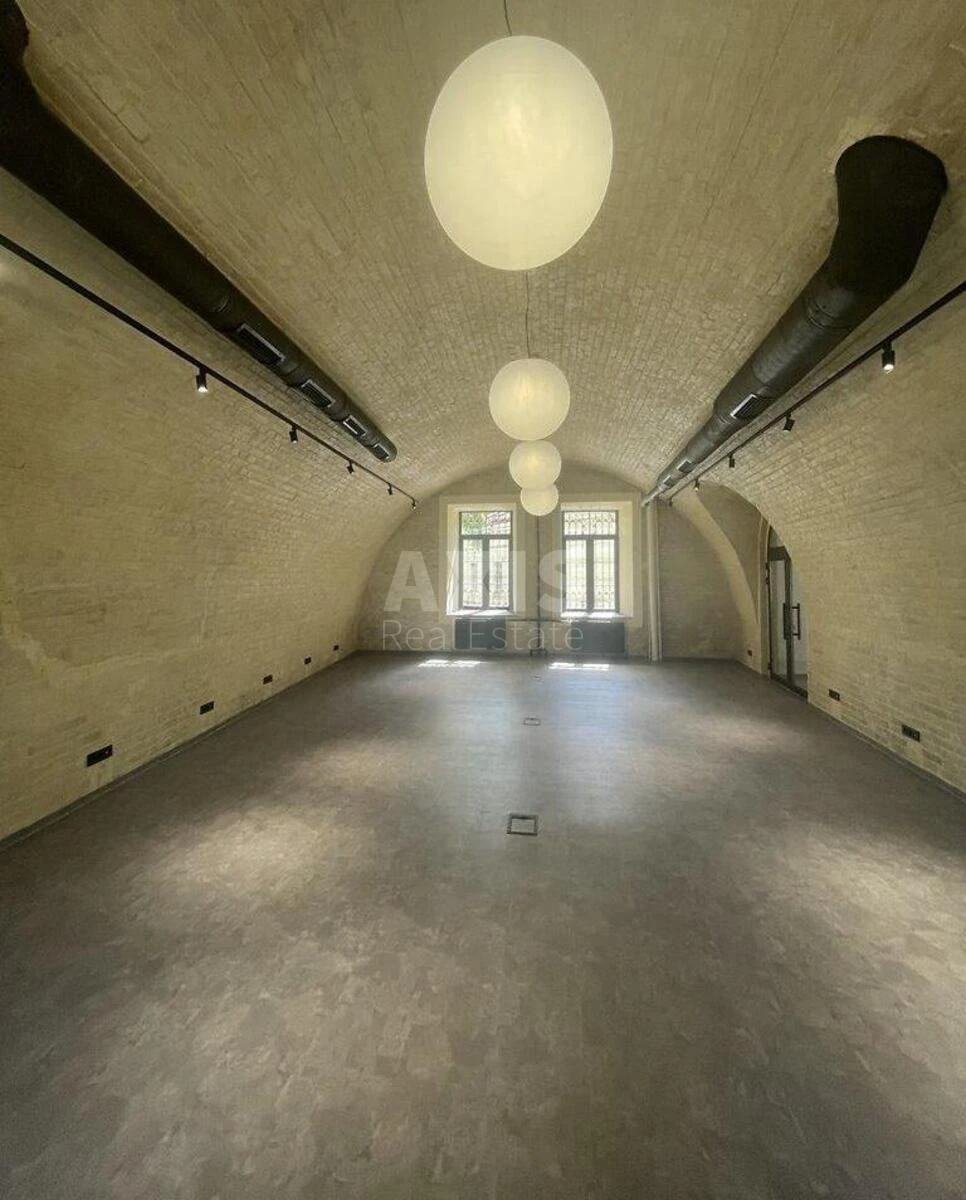 Office vul. Jevgena Konoval'cja 44А, 600m2652940