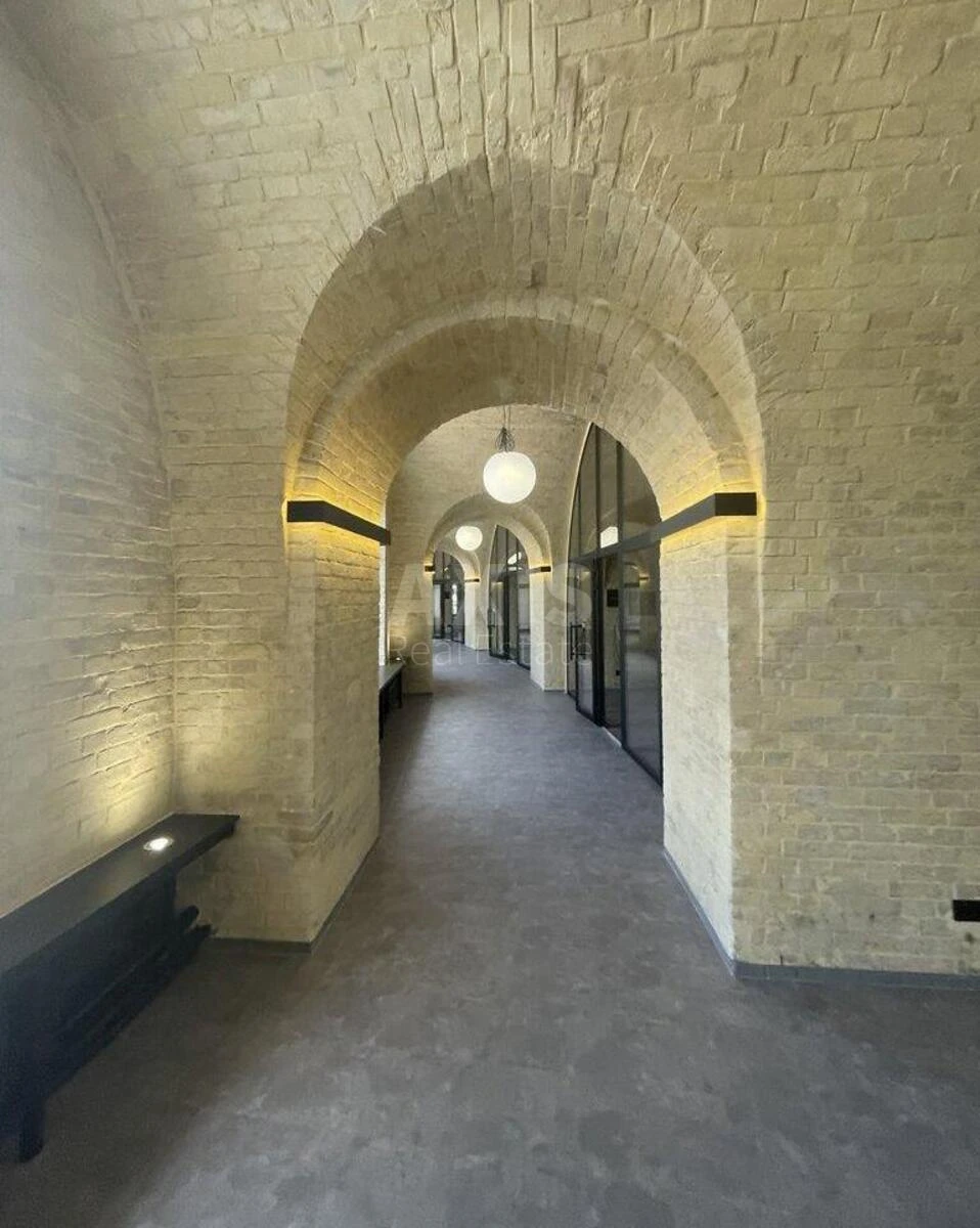 Office vul. Jevgena Konoval'cja 44А, 600m2652941