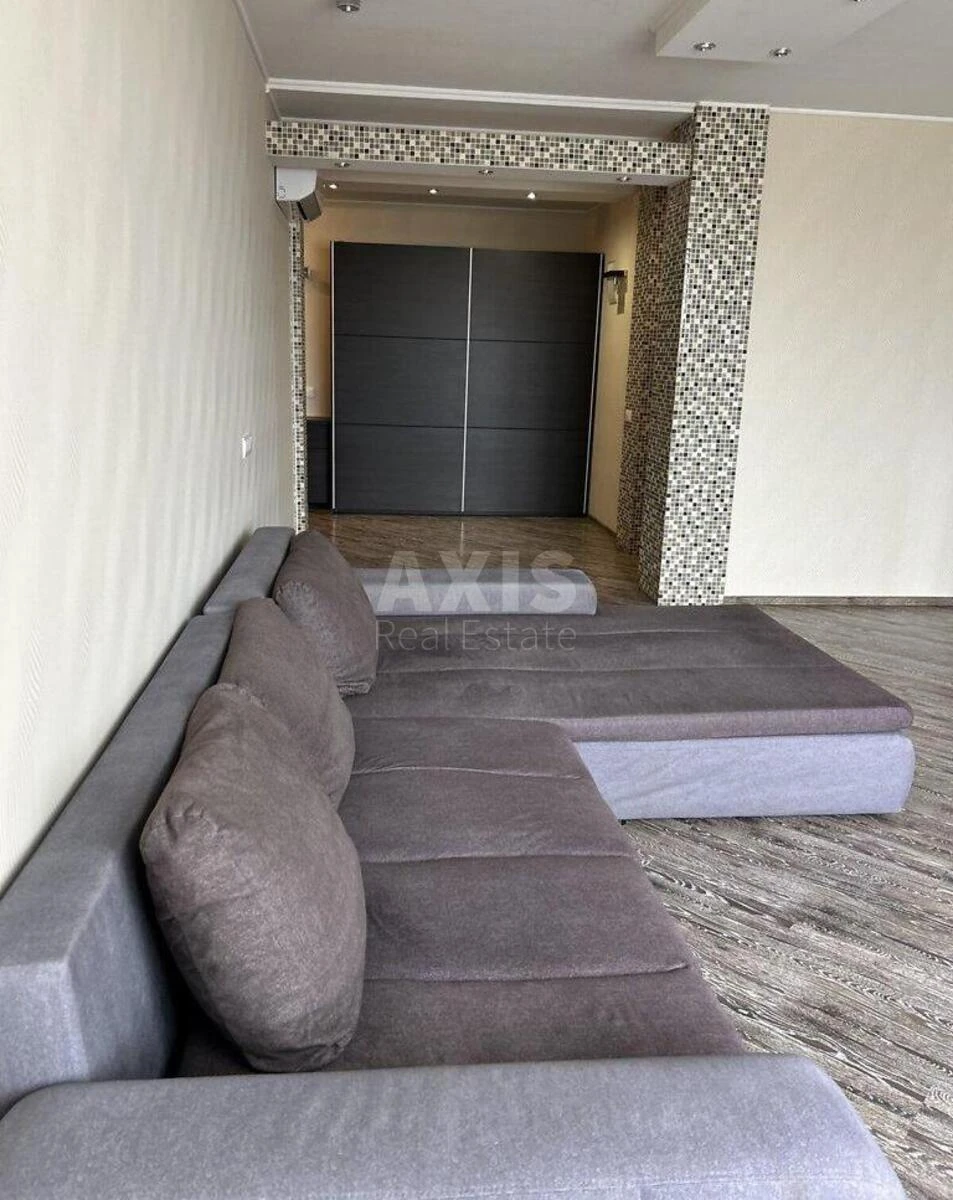 4k apartment vul. Sribnokil's'ka 22680573