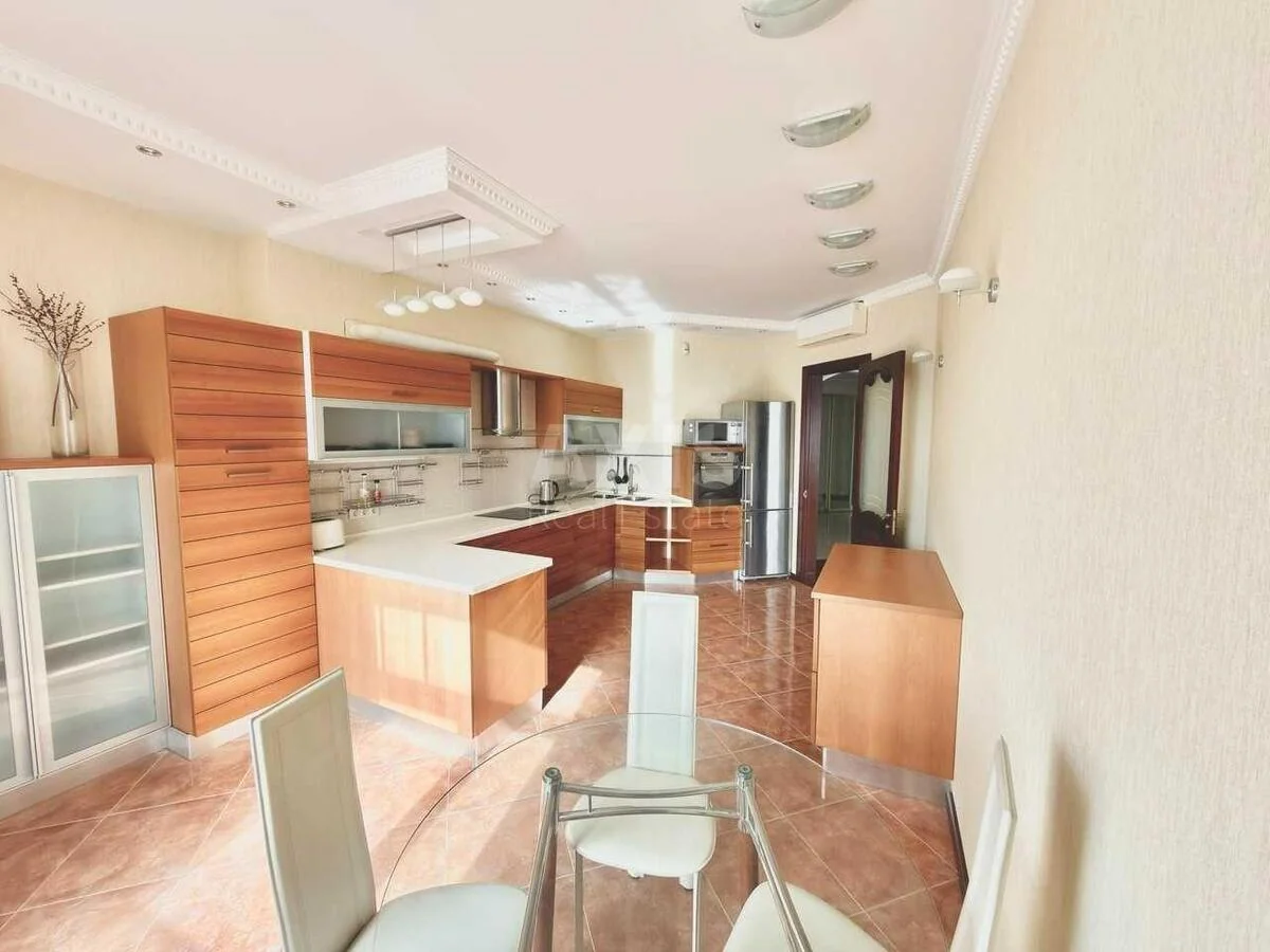 4k apartment vul. Irynyns'ka 5/24