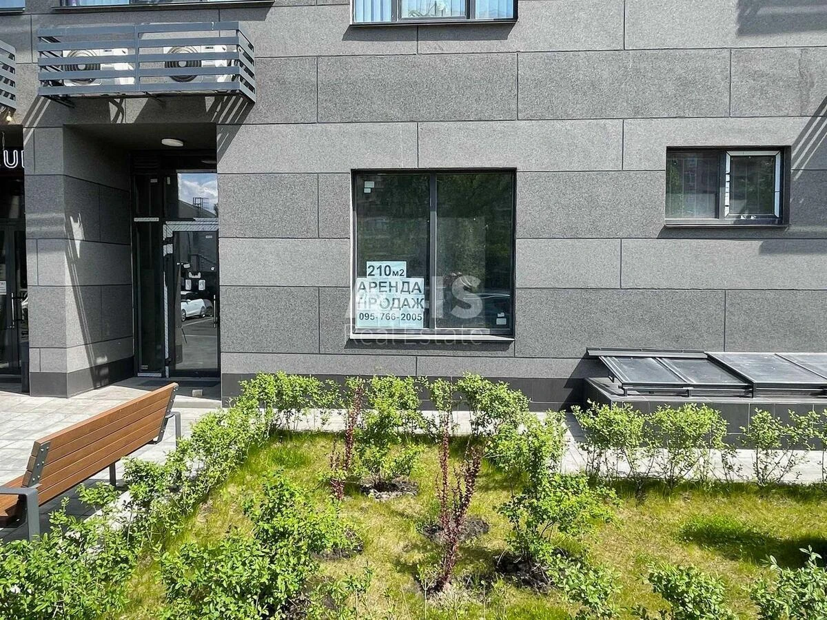 Trade object vul. Sverstjuka Jevgena 4, 210m257429