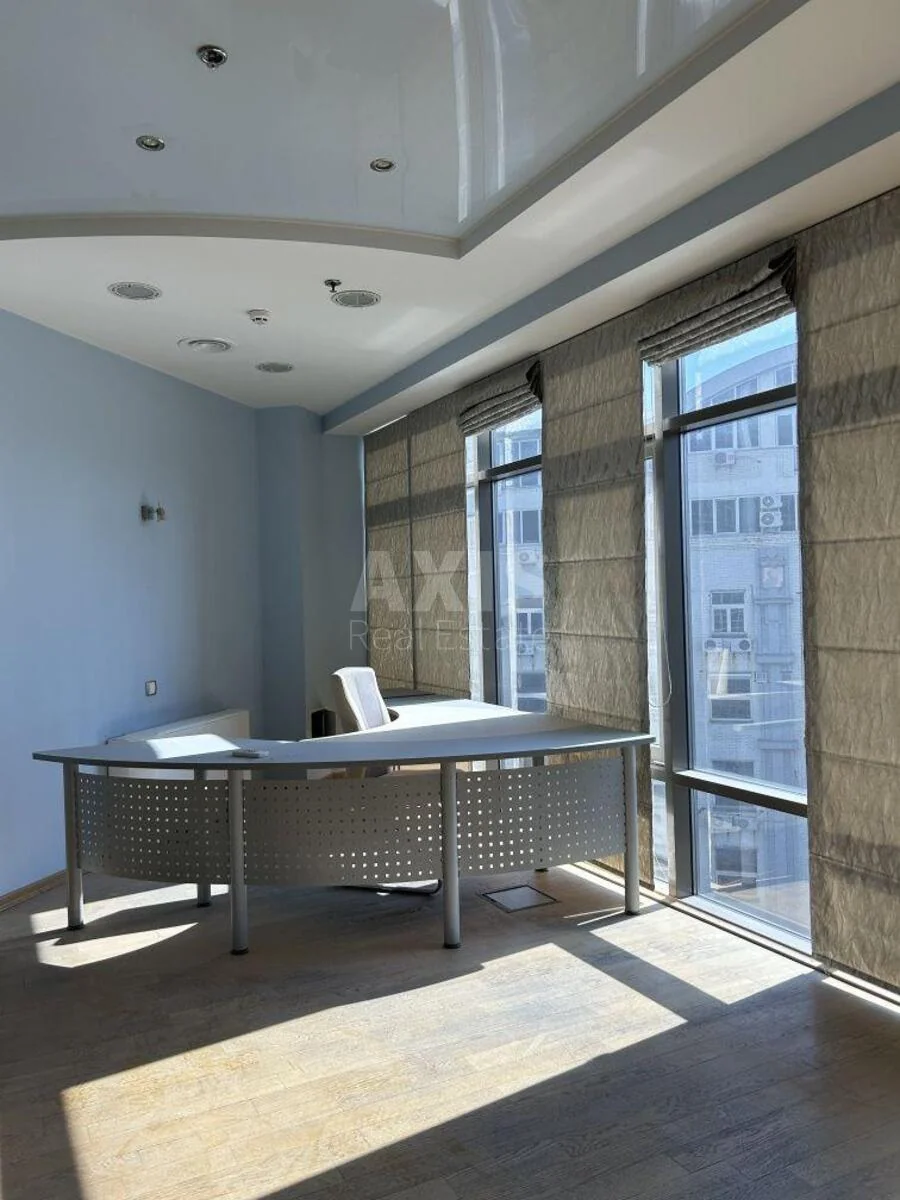 Office vul. Velyka Vasyl'kivs'ka 72, 183m2