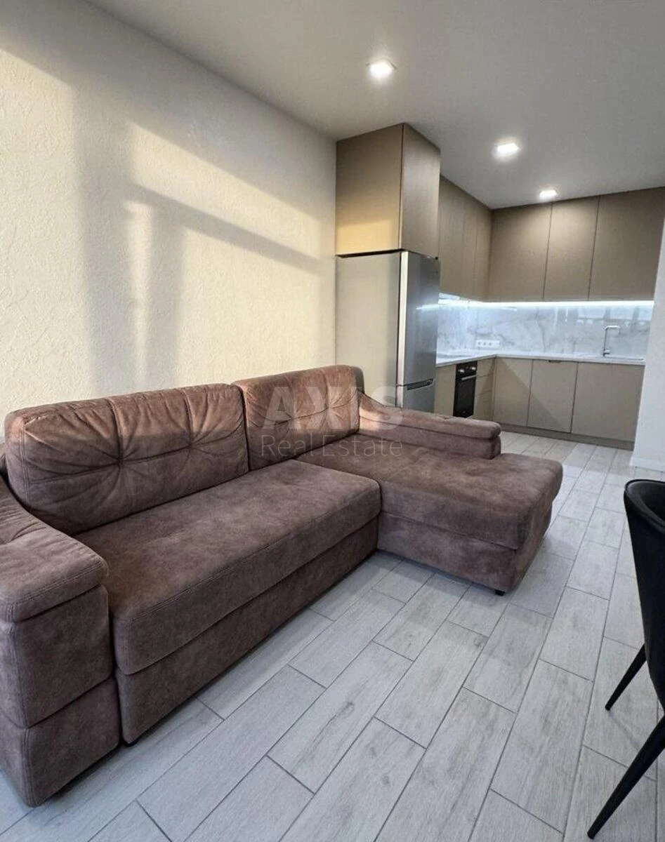 1k apartment pr-t Komarova Kosmonavta 11683662