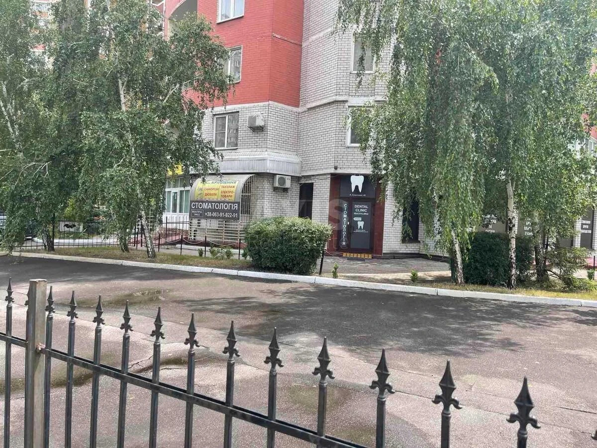 Trade object vul. Ahmatovoi' Anny 45, 83m2680231