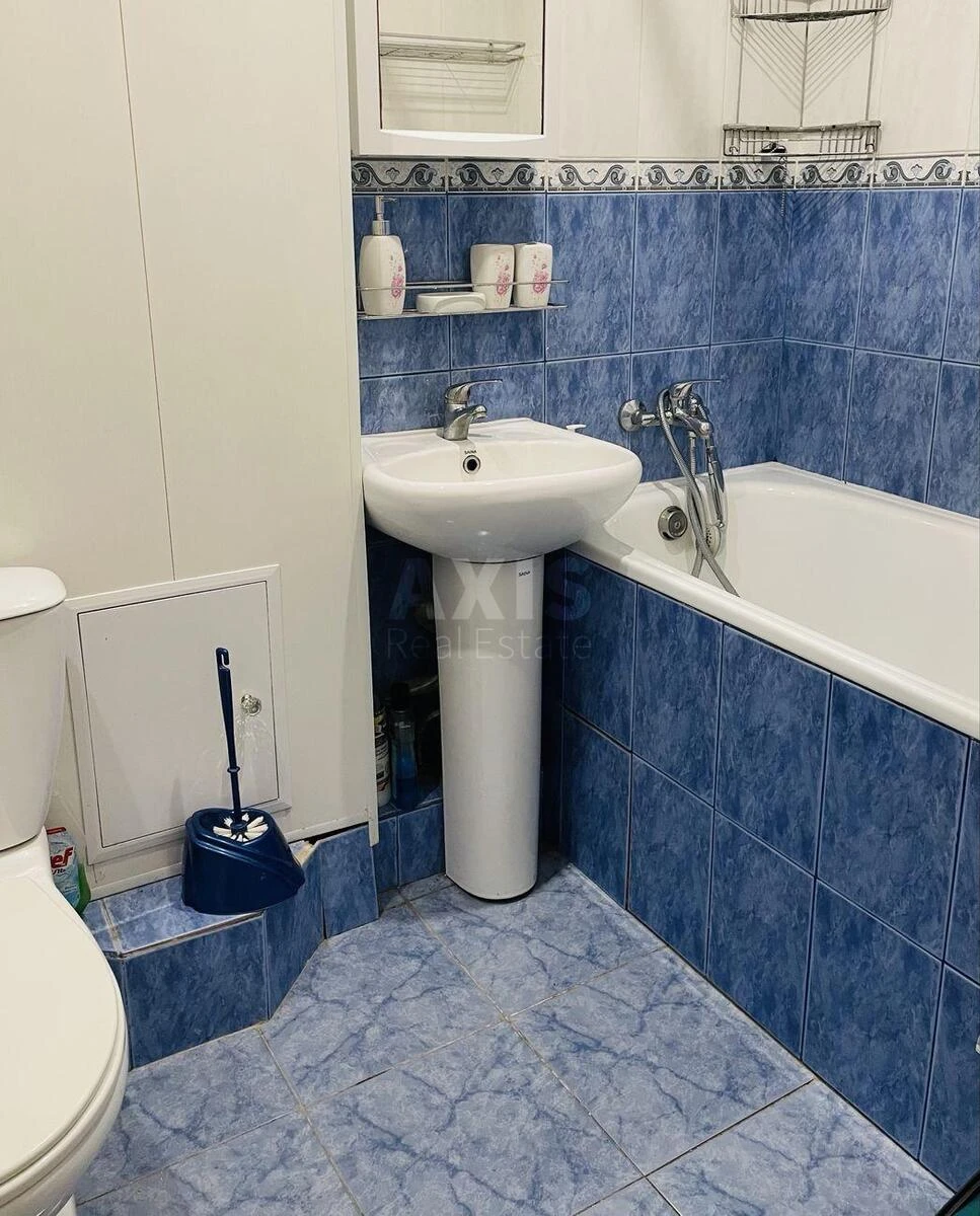 2k apartment vul. Budivel'nykiv 166841210