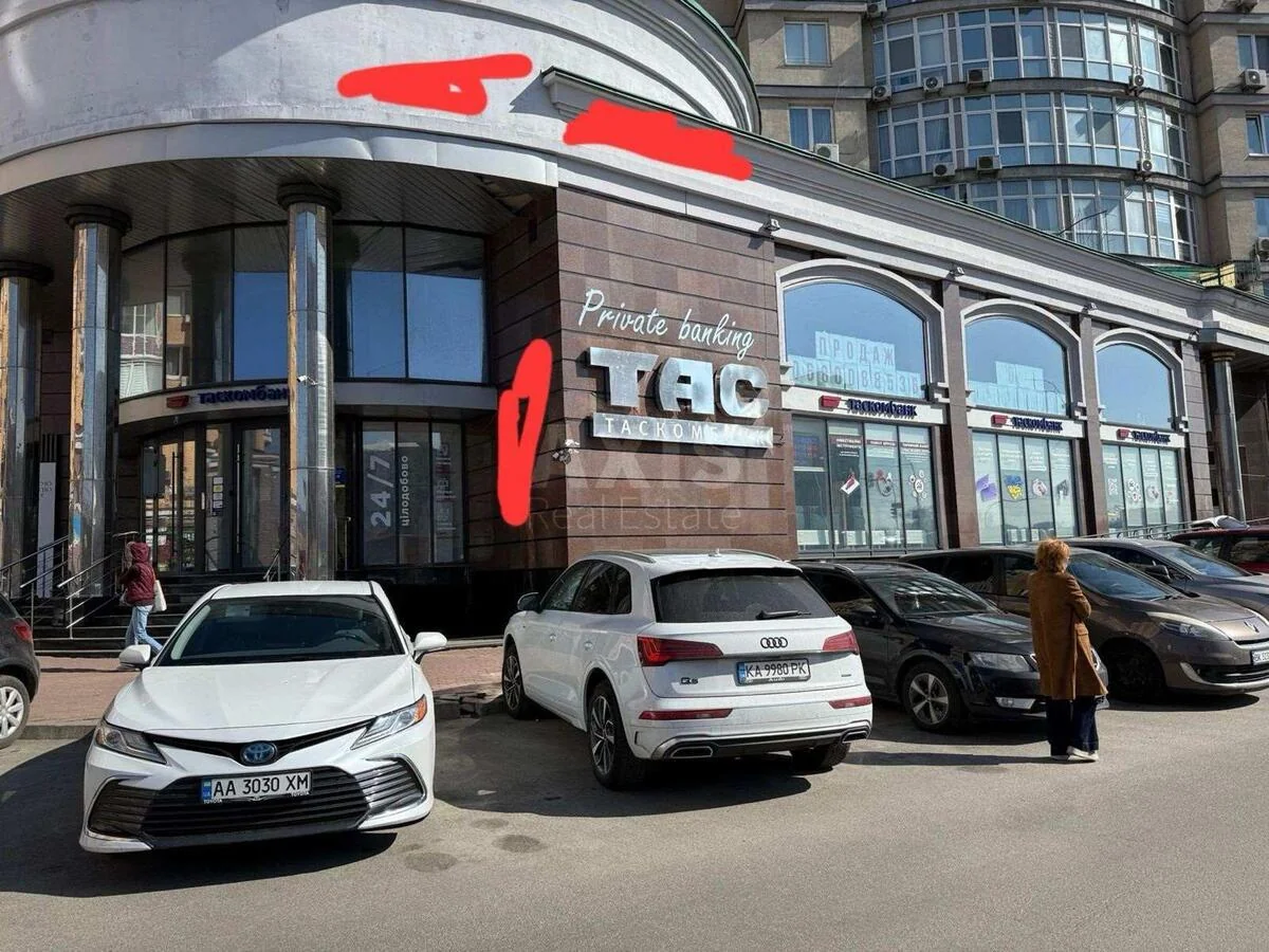 Об'єкт торгівлі пр-т Володимира Івасюка 4А, 378м2
