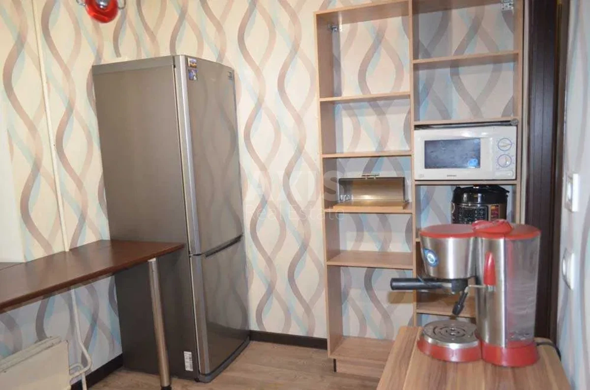 3k apartment pr-t Chervonoyi Kalyny 89306290