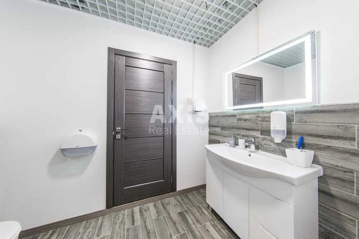 Office vul. Panasa Myrnogo 17, 442m2409339