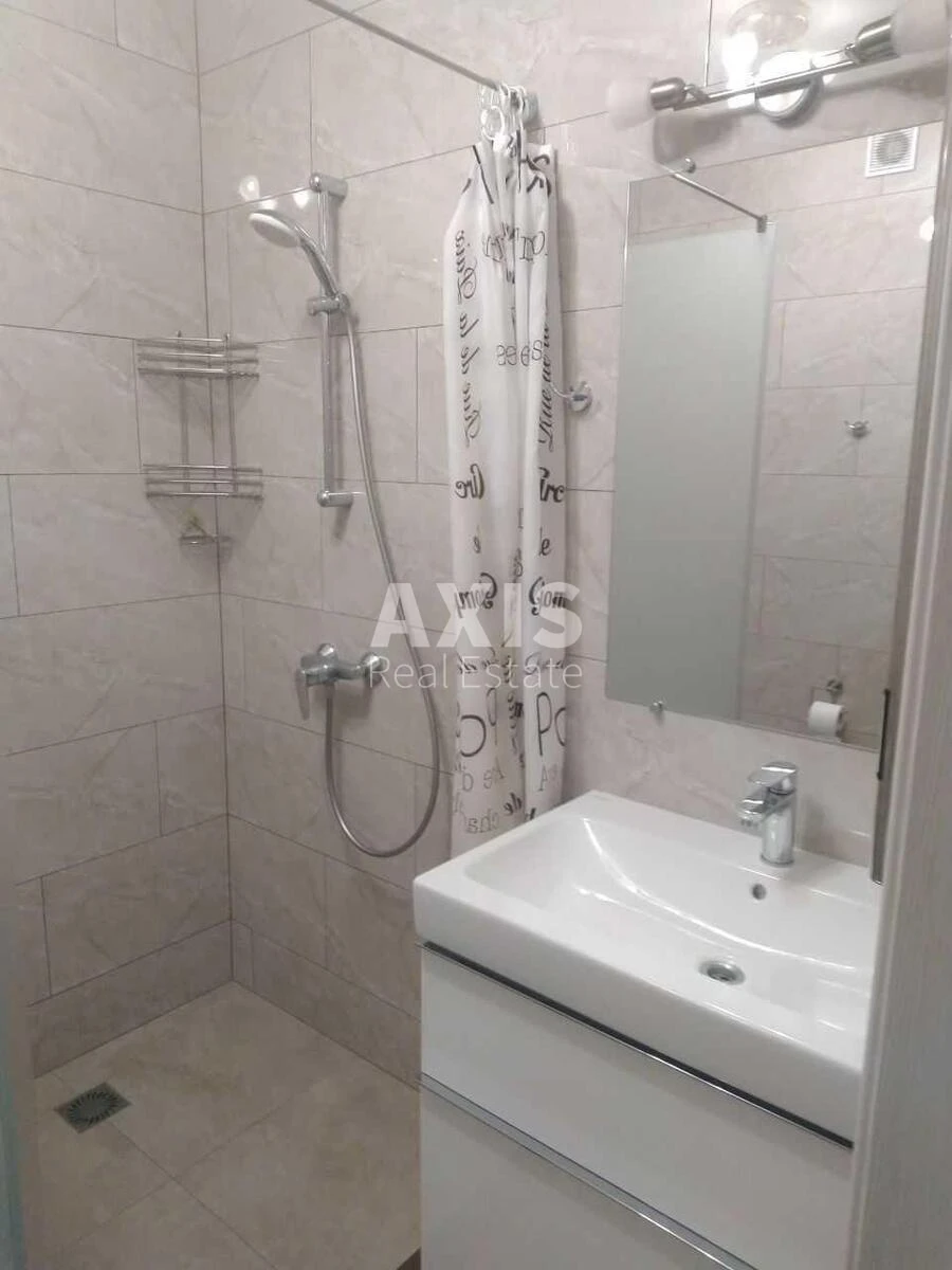 1k apartment pr-t Berestejskij 65B6460314