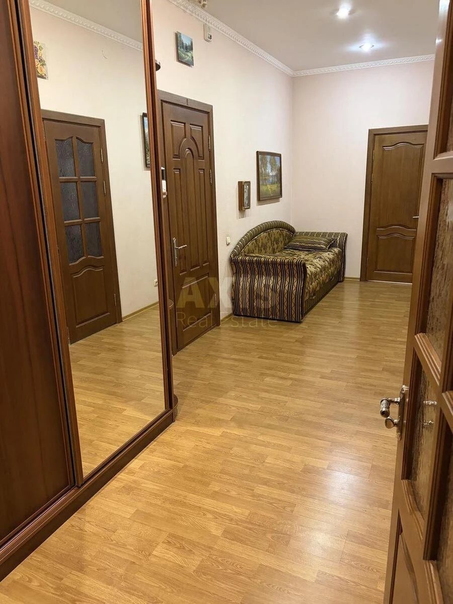 2k apartment vul. Dmytrivs'ka 697095517