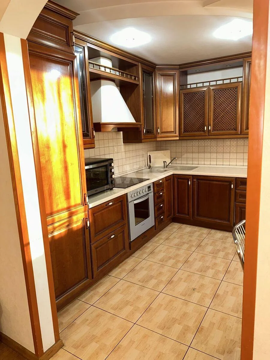 3k apartment vul. Ahmatovoi' Anny 43