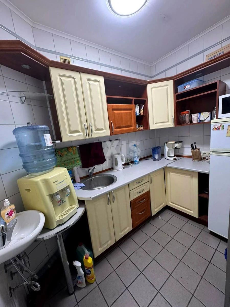 Office vul. Ahmatovoi' Anny 3А, 202m27043616
