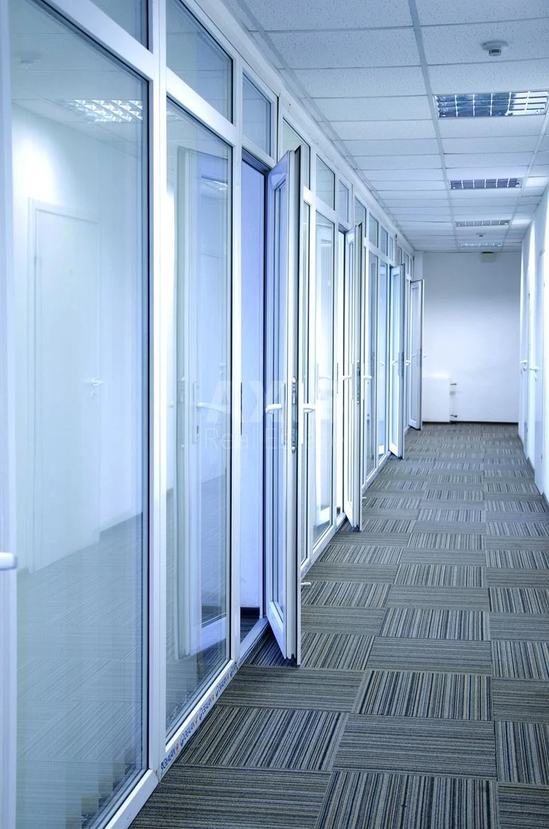 Office pr-t Lesja Kurbasa 4, 327m2677990